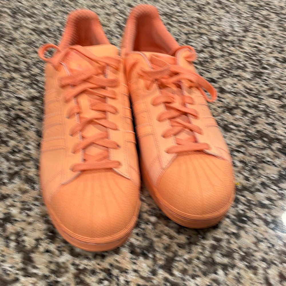EUC adidas shell toe superstar